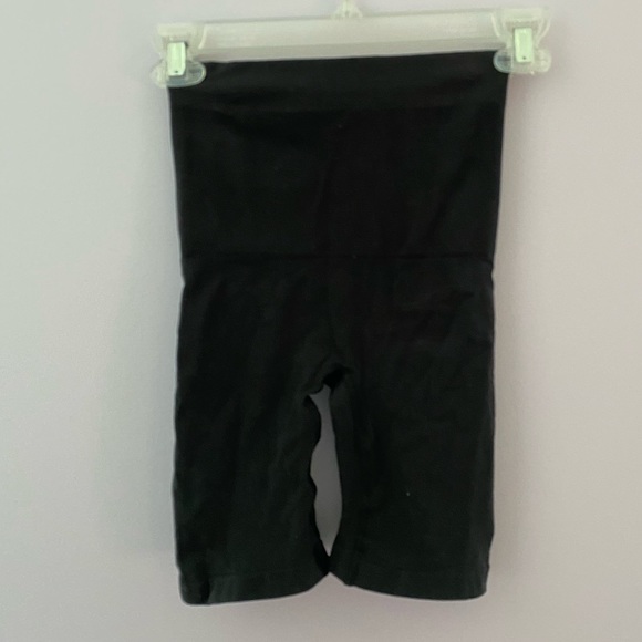SKIMS | Core Control Mid Thigh Shorts - Picture 6 of 7